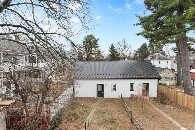 Building Photo - 1052 Edgar Ave