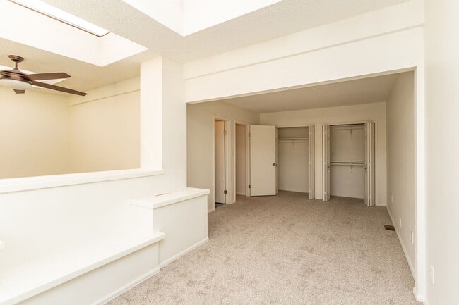 Building Photo - Beautifully Maintained Townhome with Fantastic Amenities