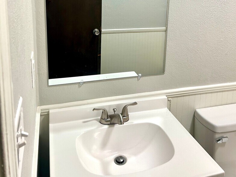 Building Photo - 16 Rossfield Cv