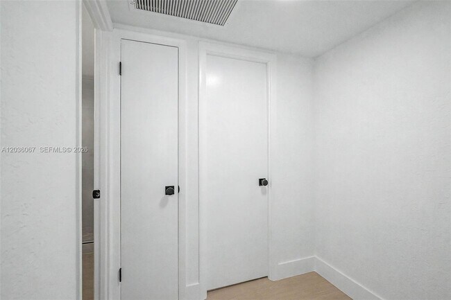 Building Photo - 5555 Collins Ave