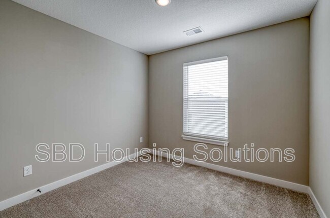 Building Photo - 27301 E Oak Vw Dr