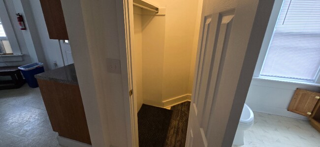 Building Photo - 208 Main St