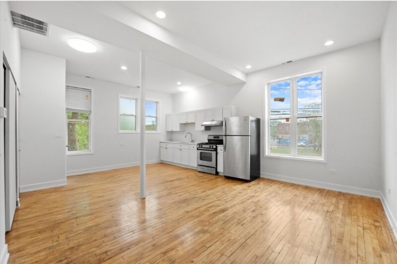 Building Photo - 1309 S Komensky Ave