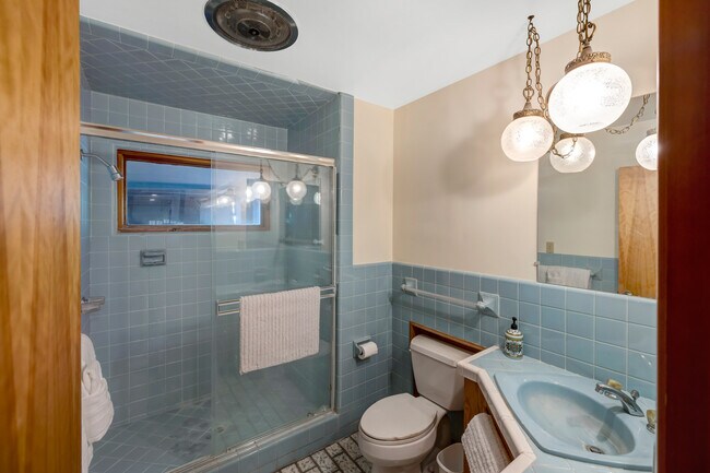 Building Photo - 22533 Majestic Dr