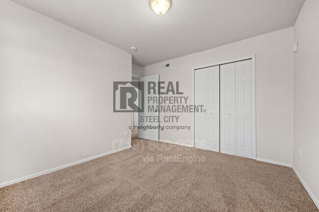 Building Photo - 1014 Pinecrest Dr