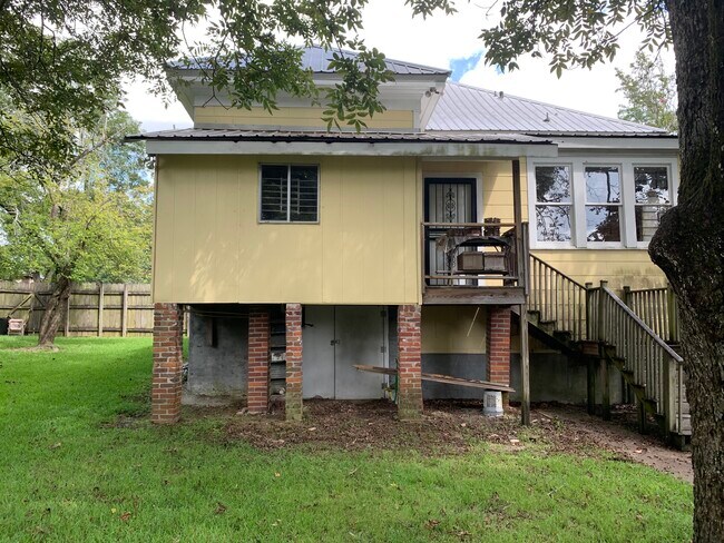 Building Photo - 735 Roseneath Ave