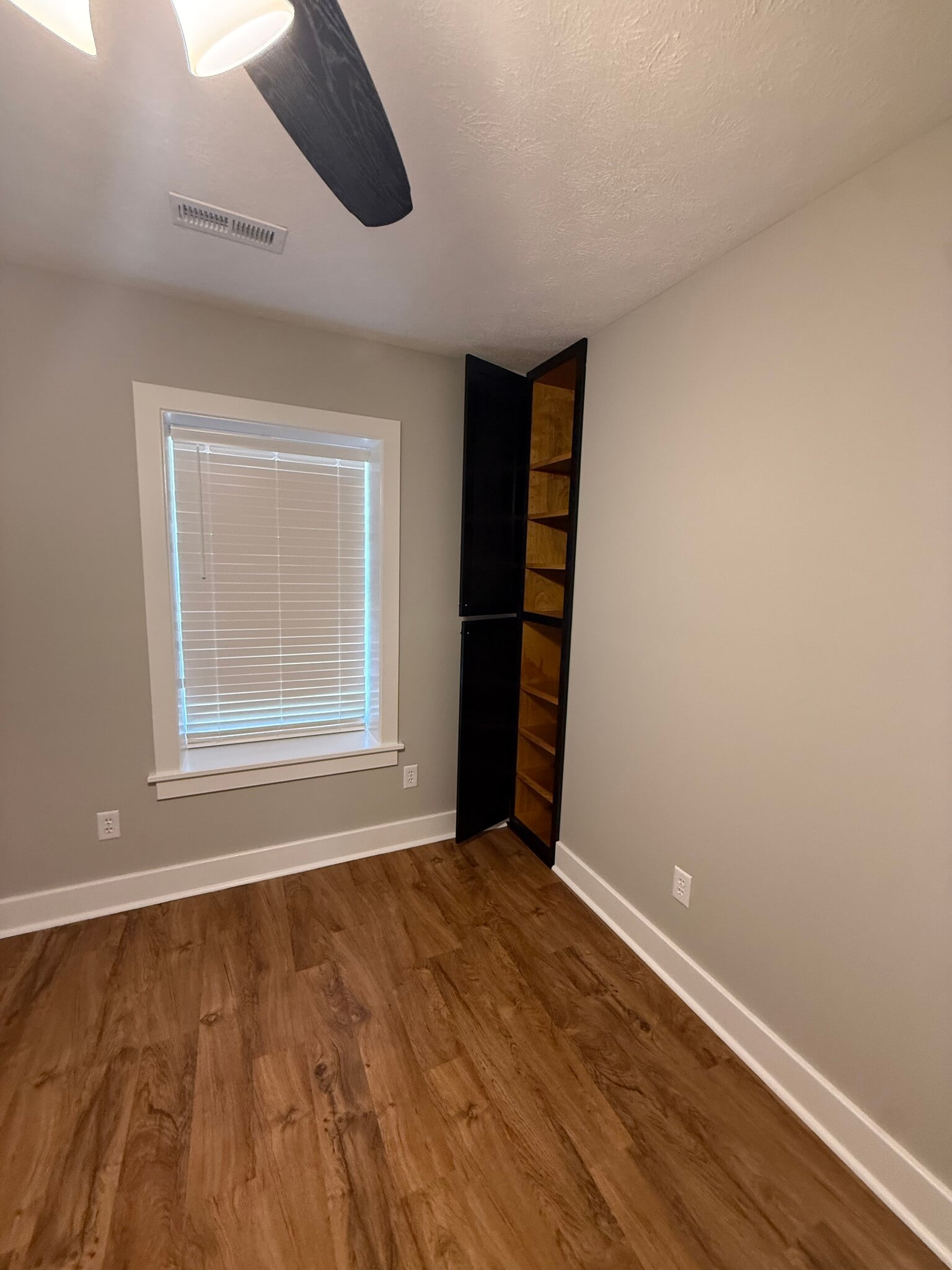 Building Photo - 1008 Milroy St