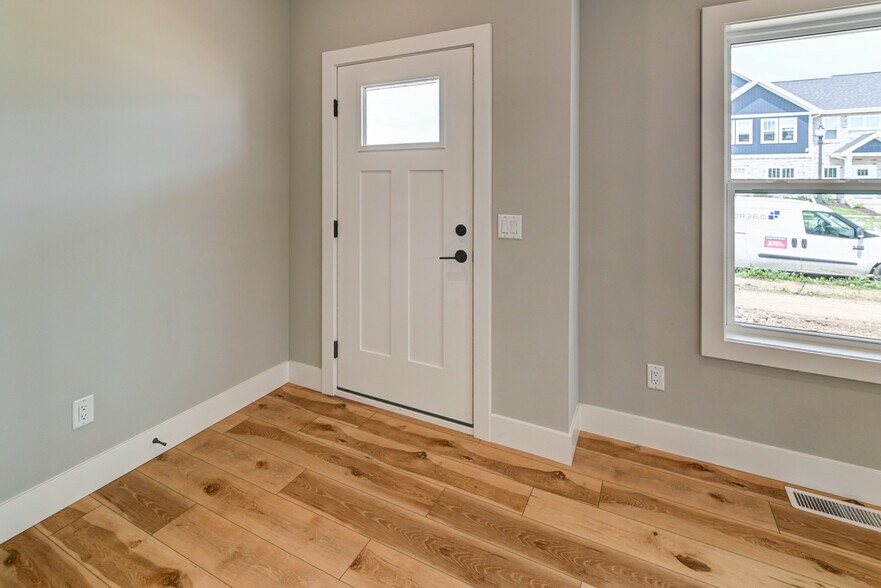 Building Photo - 4863 Lacy Rd