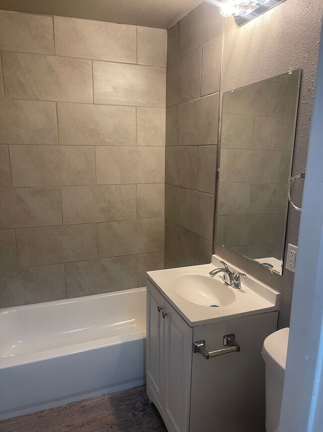 Building Photo - SLATON CHARMER! Totally Remodeled!! Availa...