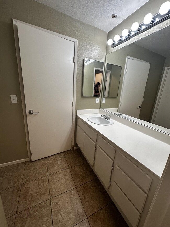 Building Photo - 1344 Paizay Pl