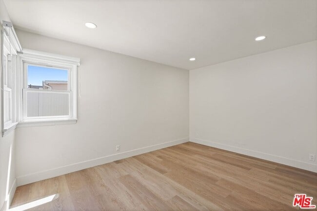 Building Photo - 2943 Los Olivos Ln