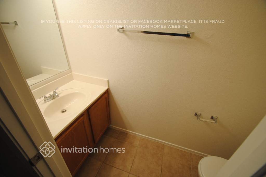 Building Photo - 8913 E Portobello Ave