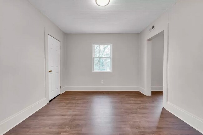 Building Photo - 2120 Robin St
