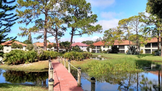 Building Photo - Seasonal Short-Term 2-Bedroom 2-Bath Condo located in Englewood!