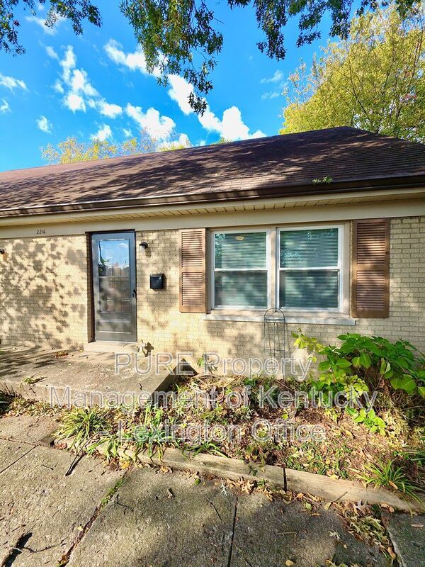 Building Photo - 2216 Winterberry Dr