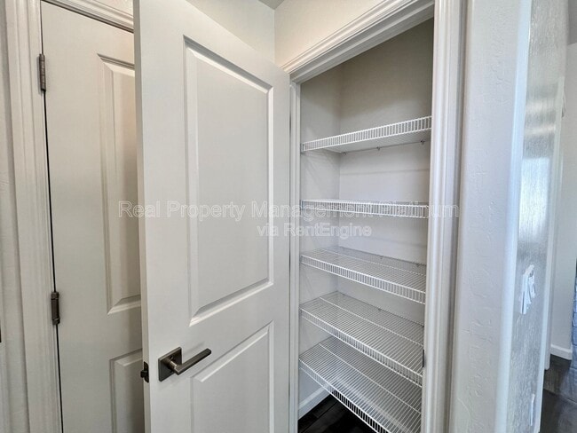 Building Photo - 1544 Farmhouse Ln