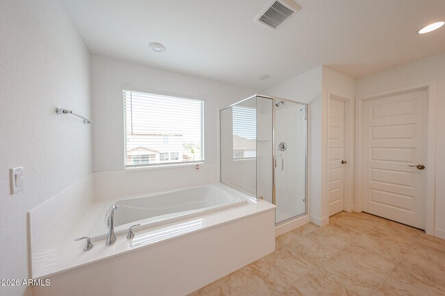 Building Photo - 14784 W Smoketree Dr