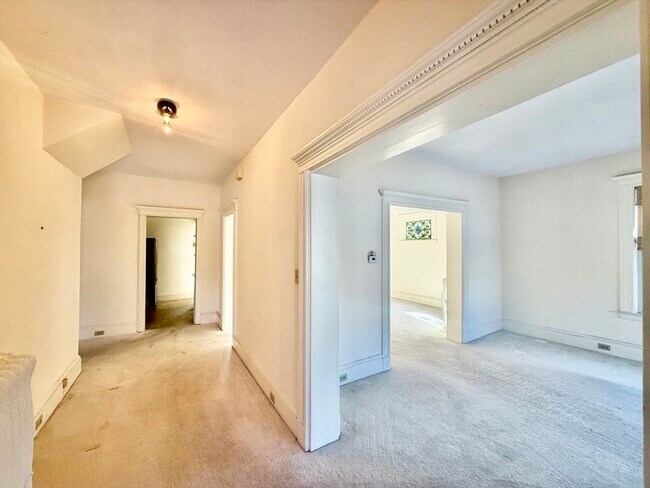 Building Photo - 44 Gray St