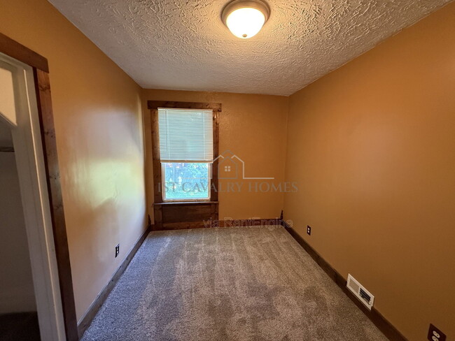 Building Photo - 1076 Ackley St