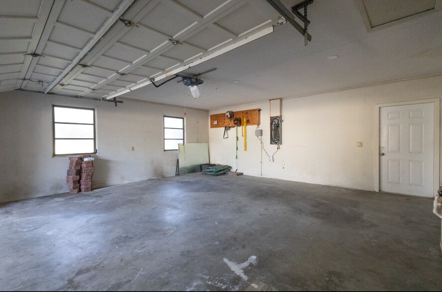 Building Photo - 19 Hollyhock Ct
