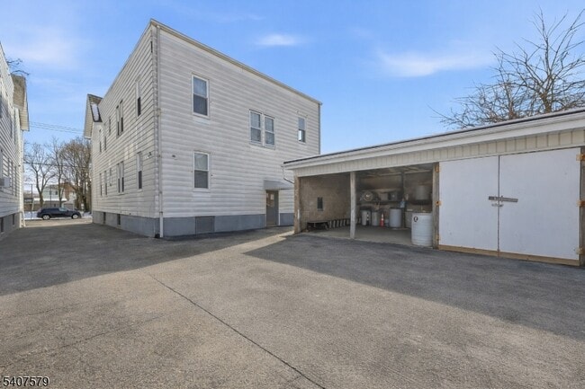 Building Photo - 265 N 17th St