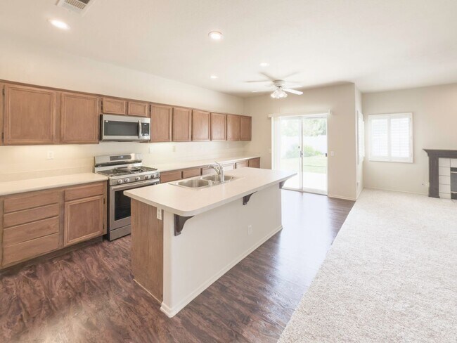 Building Photo - RARE 6 BEDROOM HOME FOR RENT IN OPTIMUM LO...