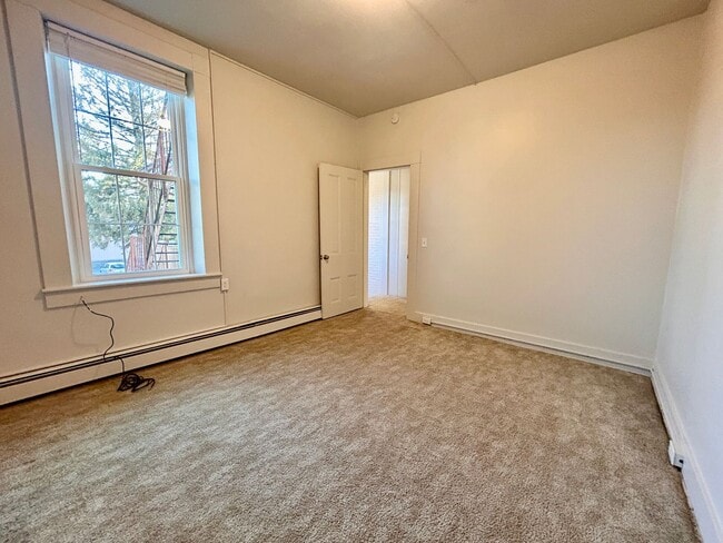 Building Photo - 202 E Main St