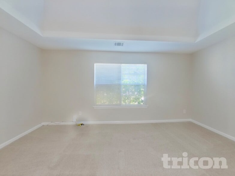 Building Photo - 1418 White Rocks Way NE