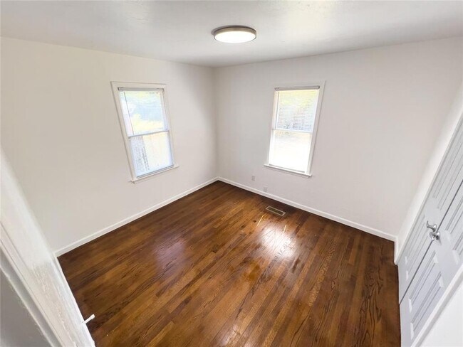 Building Photo - 2022 NW 33rd St