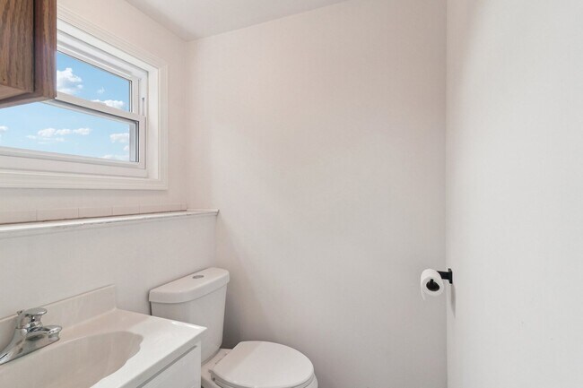 Building Photo - 23460 W N Lakewood Ln