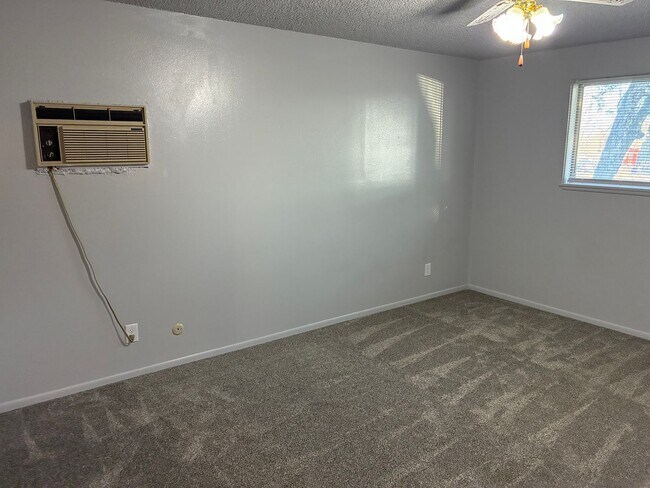 Building Photo - Newly Remodeled Single Family Home!!