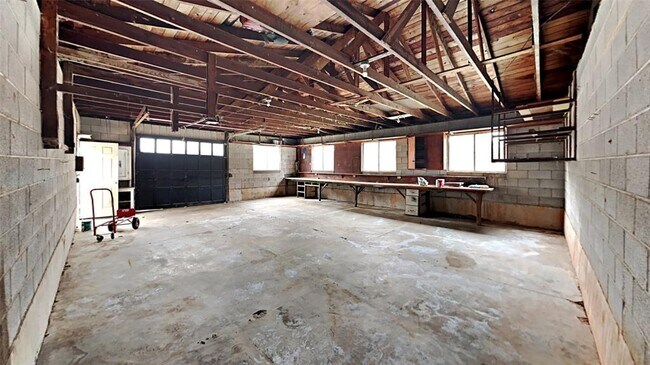 Building Photo - 1409 E Covell Rd