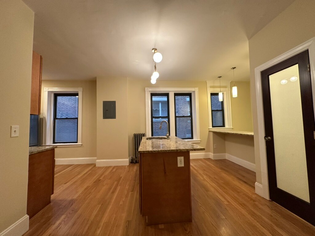 Building Photo - 184 Saint Paul St