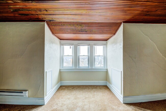 Building Photo - 433 Winton St