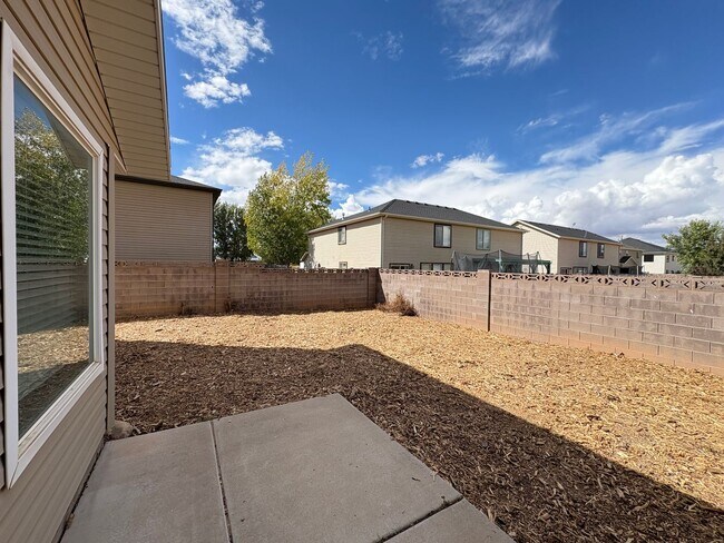 Building Photo - Clark Parkway Home
