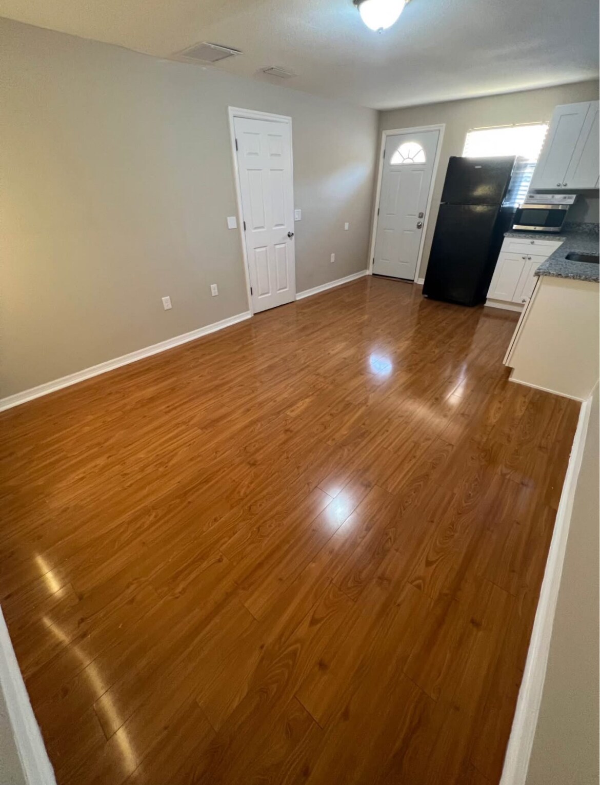 Building Photo - 7605 Bergamot Dr