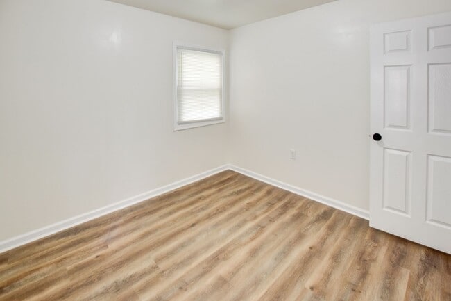 Building Photo - 1923 Bancroft Dr