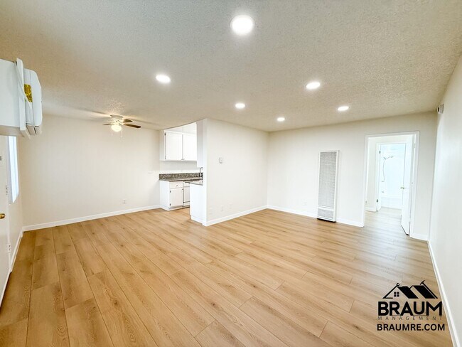 Building Photo - 6612 Sylmar Ave