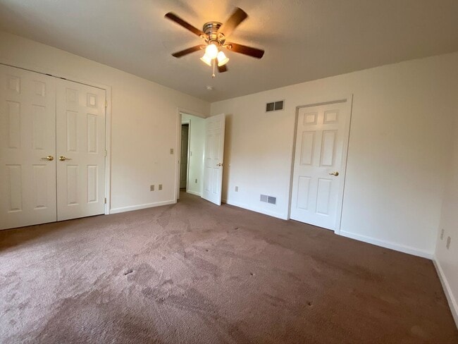 Building Photo - 106 Amber Ln
