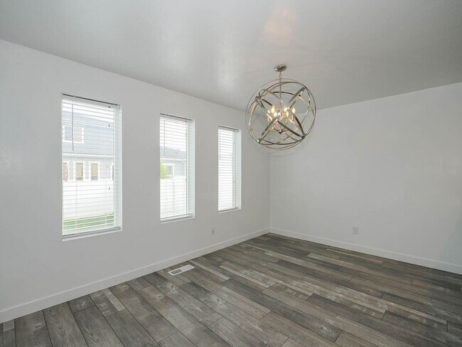 Building Photo - 3 Bedroom, 2.5 Bathroom Riverton Town Home