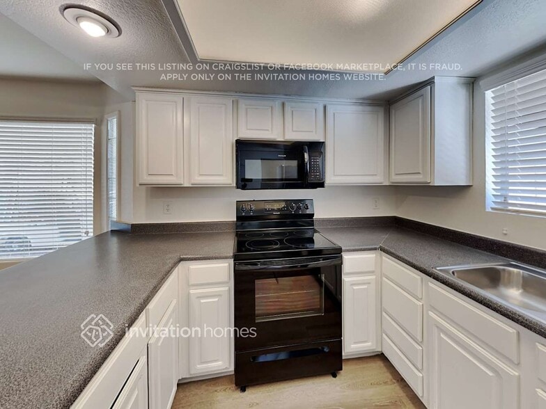 Building Photo - 6361 W Caron St