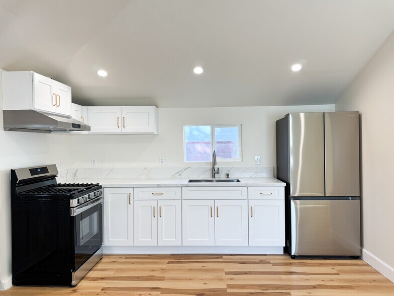 Building Photo - 9320 Valjean Ave