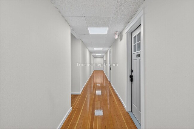 Building Photo - 4938 SE Foster Rd