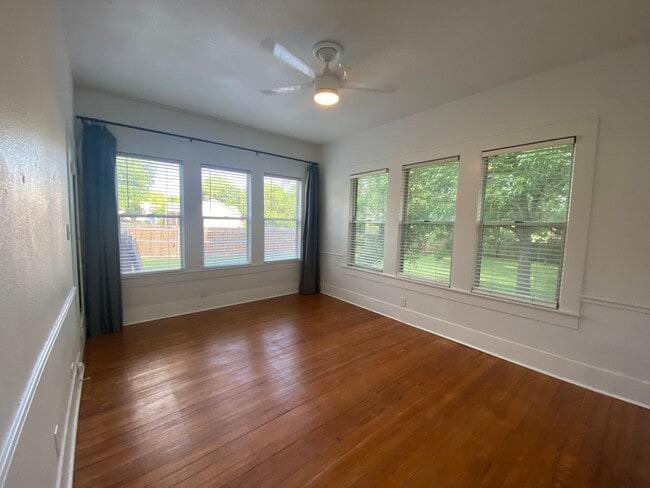 Building Photo - 2 BEDROOM WITHIN WALKING DISTANCE TO UMHB