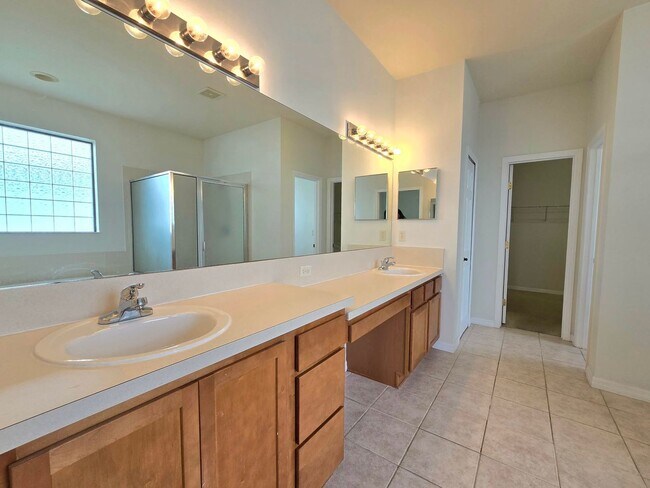 Building Photo - Waterfront home for RENT! 4 bed/2.5 bath