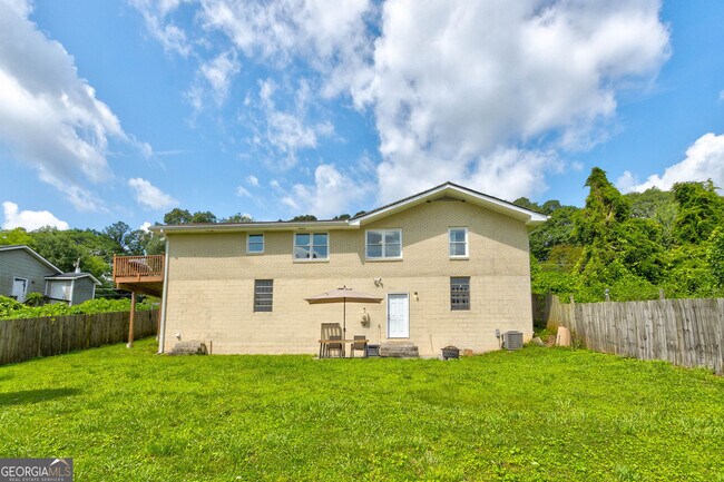 Building Photo - 1848 Winthrop Dr SE