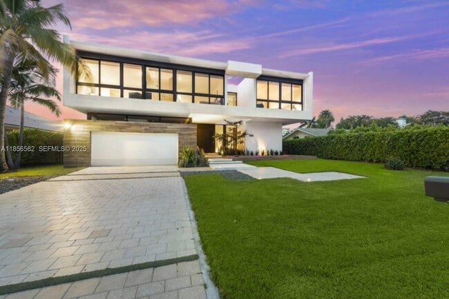 Building Photo - 418 Sunset Dr