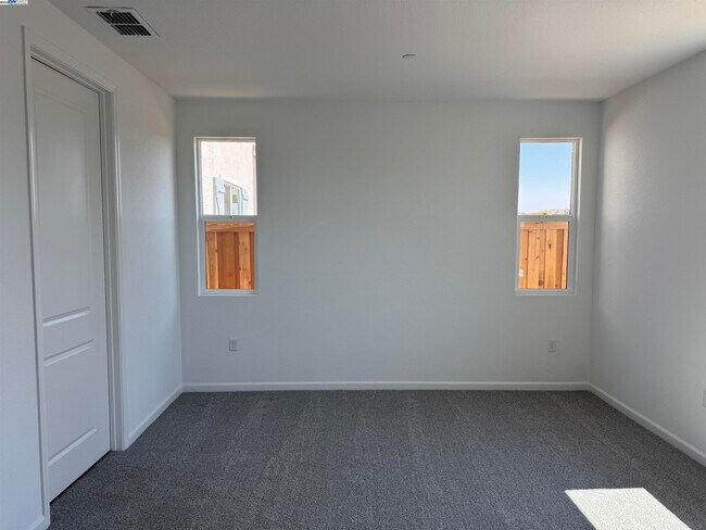 Building Photo - 2017 Quartz Cv Wy