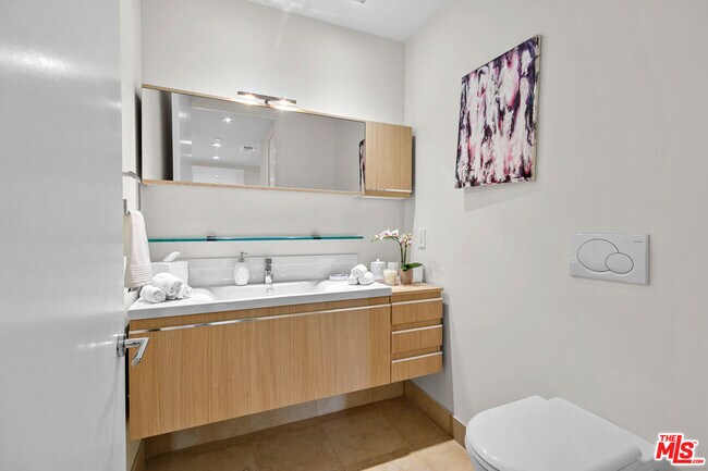 Building Photo - 443 N Palm Dr