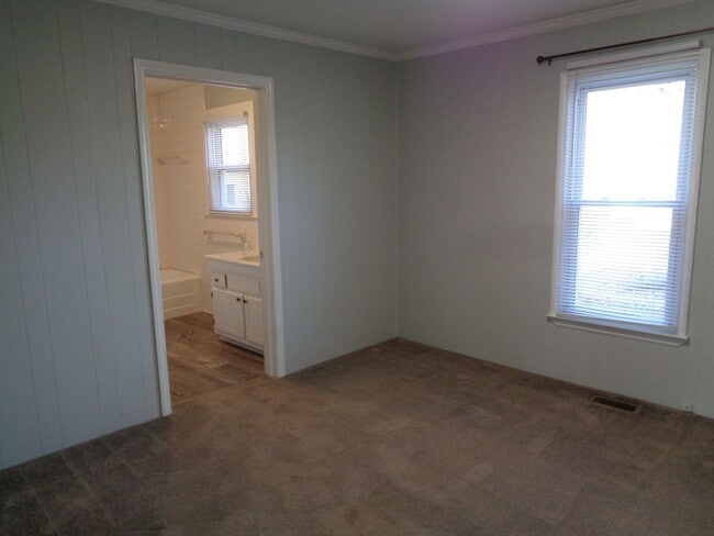 Building Photo - Kernersville Location-2 Bedroom House